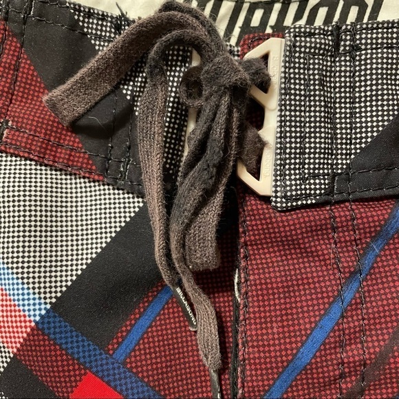 Billabong Red White Blue Black Board Shorts Swim Shorts Diagonal Stripes Size 34 - Picture 9 of 14